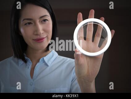 Digital composite of Businesswoman holding glass circle icône graphique Banque D'Images