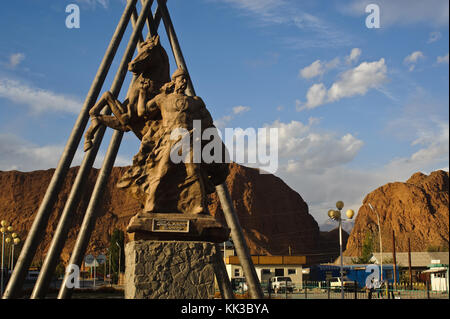 Statue de Manas, le héros épique de la population kirghize (Kirghizistan) Banque D'Images