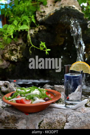 Salade grecque avec une vue panoramique Banque D'Images