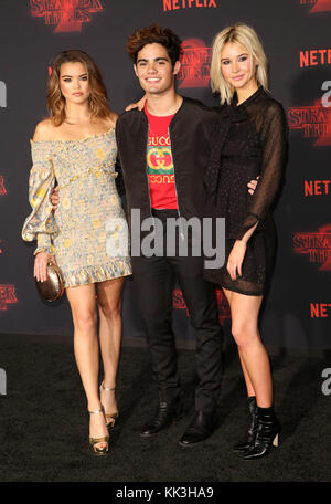 Des célébrités assistent à la première de Netflix's Stranger Things 2 au Westwood Village Theater. Avec la participation des artistes : Paris Berelc, Emery Kelly, Isabel May où : Los Angeles, Californie, États-Unis quand : 26 Oct 2017 crédit : Brian to/WENN.com Banque D'Images