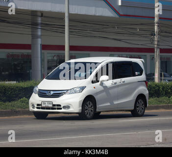 CHIANG MAI, THAÏLANDE - 16 NOVEMBRE 2017 : Honda Freed van. Photo road no.121 à environ 8 km du centre-ville de Chiang Mai, Thaïlande. Banque D'Images