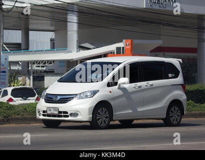 CHIANG MAI, THAÏLANDE - 16 NOVEMBRE 2017 : Honda Freed van. Photo road no.121 à environ 8 km du centre-ville de Chiang Mai, Thaïlande. Banque D'Images