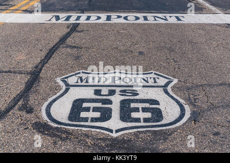 Marqueur de point médian entre Chicago et Los Angeles le long de la route 66 au Texas Banque D'Images