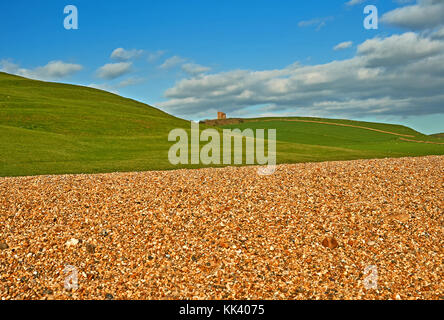 Vue de la Chapelle Sainte Catherine à partir de la plage de Chesil dans Dorset Banque D'Images