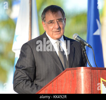 Miami, Floride - le 19 novembre : le secrétaire à la défense, Leon Panetta, assiste à la cérémonie de changement de commandement au Commandement sud américain le 19 novembre 2012 à Homestead, Floride. Personnes : Leon Panetta Banque D'Images