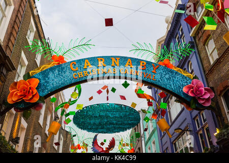 Sur le thème du carnaval de Noël lumières de Noël 2017 à Carnaby Street, Londres Banque D'Images