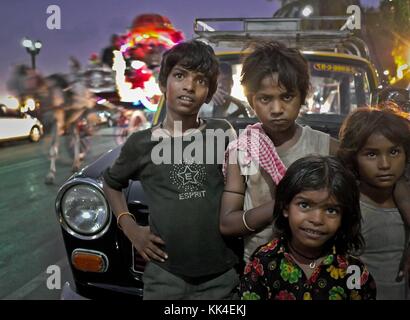 Bombay Mumbai Indian Glance - 23/05/2010 - - Bombay Mumbai Indian Glance - Colaba , - les enfants de la rue, - Apollo Bendar Street - - Sylvain Leser / le Pictorium Banque D'Images