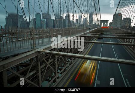 Pont de Brooklyn New York - 26/05/2012 - - Pont de Brooklyn New York - coucher de soleil sur Manhattan depuis les ponts de Brooklyn - Sylvain Leser / le Pictorium Banque D'Images