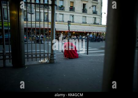 Pauvreté urbaine - 11/07/2012 - - Frank sans abri de la station de métro Quai de la Gare - Sylvain Leser / le Pictorium Banque D'Images