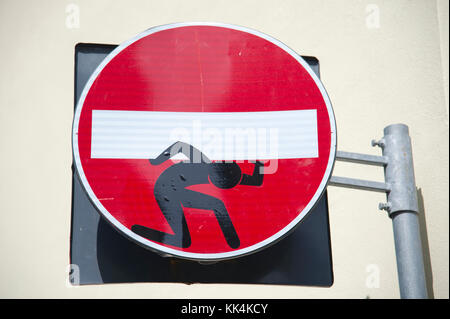 Funny pas d'entrée panneau routier à Florence, Toscane, Italie. 29 août 2017 © Wojciech Strozyk / Alamy Stock Photo *** *** légende locale Banque D'Images