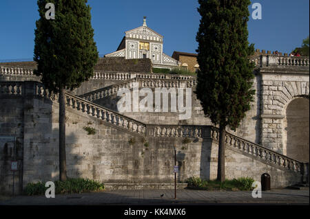Basilique romane de San Miniato al Monte (Basilique de St Minias sur la montagne) à Florence, Toscane, Italie. 29 août 2017 © Wojciech Strozyk / Banque D'Images