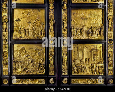 Moïse et les dix commandements, la chute de Jéricho, David et Goliath, Salomon et la reine de Saba - Le baptistère de Florence ( Battistero di San Giovanni), Baptistère de Saint-Jean, à l'Est des portes, ou des portes du paradis de Lorenzo Ghiberti, ( la Cattedrale di Santa Maria del Fiore de Florence - Cathédrale de Sainte Marie de la fleur 1336 ) Museo dell'Opera del Duomo Florence Italie italien. (Panneau de porte d'origine ) Banque D'Images