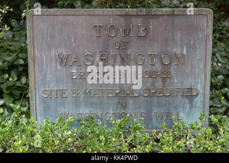 La tombe familiale George Washington plaque sur le Mount Vernon, Alexandria, Virginie. Banque D'Images