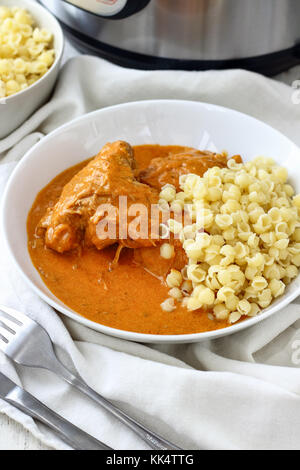 Poulet cocotte paprikash Banque D'Images