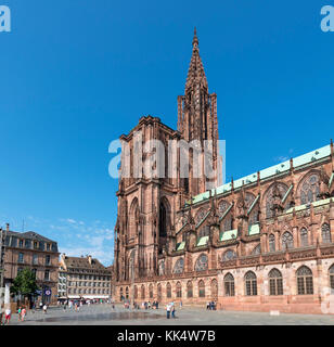 (Cathdedral Strasbourg Cathédrale Notre-Dame de Strasbourg) à partir de la Place du Château, Strasbourg, Alsace, France Banque D'Images