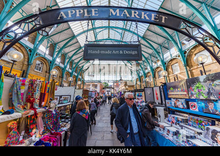 Londres, Royaume-Uni - 06 octobre : c'est apple marché dans la zone de Covent garden qui est une destination touristique populaire, le marché vend des art et d Banque D'Images