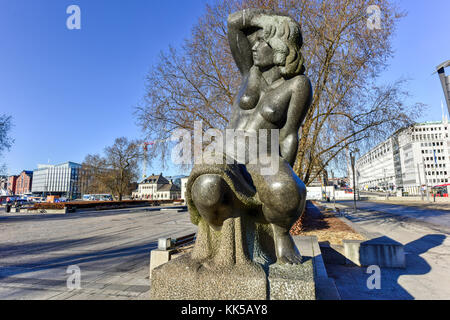 Statue dans le port de pipervika à Oslo, Norvège, europe. Banque D'Images