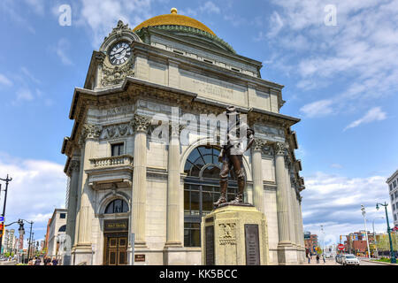 Buffalo, New York - mai 8, 2016 : la banque d'épargne de Buffalo est un bâtiment néoclassique, beaux-"Arts Direction générale de la banque de style immeuble situé à 1 fountain plaza, à d Banque D'Images