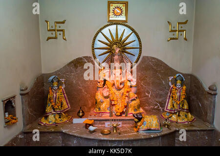 La figure du dieu indien ganesha on shelf Banque D'Images