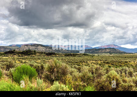 Les formations rocheuses le long de la Johnson Canyon Road dans l'Utah, USA. Banque D'Images