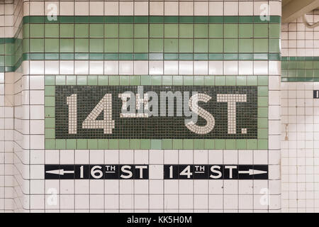 New York - 30 juillet 2016 : la station de métro 14th Street à New York. La station de métro a ouvert ses portes le 15 décembre, 1940. Banque D'Images