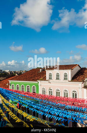 Festival de Sao Joao décorations sur Largo do Pelourinho, elevated view, Salvador, état de Bahia, Brésil Banque D'Images