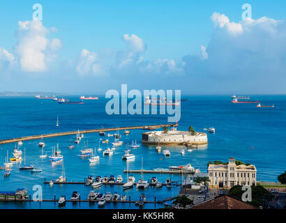 Porto dos saveiros et sao marcelo fort, elevated view, Salvador, état de Bahia, Brésil Banque D'Images