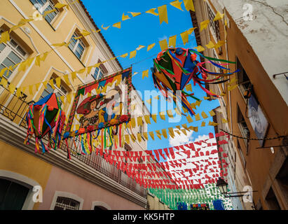 Festival de Sao Joao décorations sur les rues de Pelourinho, vieille ville, Salvador, état de Bahia, Brésil Banque D'Images