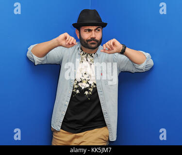 FORT LAUDERDALE, FL - OCTOBRE 04 : Enrique Santos pose pour un portrait à iHeart Latino le 4 octobre 2016 à Fort Lauderdale, Floride. Les gens : Enrique Santos Banque D'Images