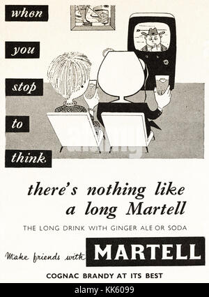 1950s vieux vintage publicité originale british magazine publicité presse publicitaire Martell cognac brandy daté du 1958 Royaume-Uni Banque D'Images