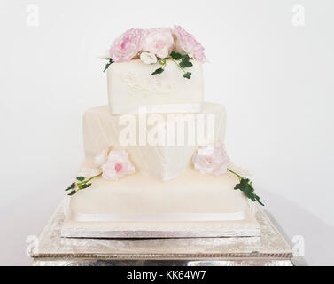 Gâteau de mariage joliment décorées Banque D'Images