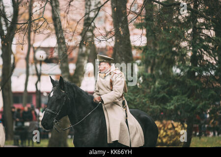 Gomel, Bélarus - 26 novembre 2017 : célébration pour le siècle de la révolution d'octobre. reenactor sous la forme de soldats de la garde blanche de russi impériale Banque D'Images