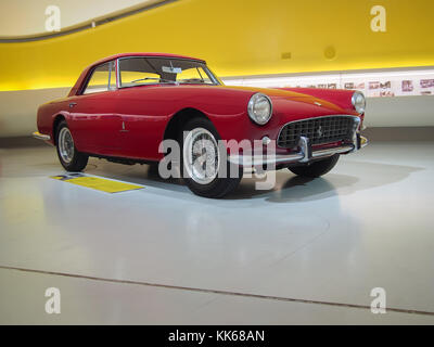 1954 Ferrari 250 GT dans le Musée Enzo Ferrari à Modène, Italie. C'était une partie de l'exposition "de la conduite avec les Stars". Banque D'Images