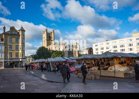 Place du marché et de la grande église St Marys, l'église de l'université, Cambridge, Cambridgeshire, Angleterre. UK. Banque D'Images