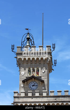 Palais Public bell tower San Marino Italie Banque D'Images