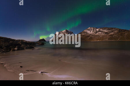 Northern Lights de la mer capturés sur les îles Lofoten, norvège en février 2017 Banque D'Images