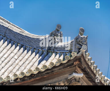 Onigawara ogre-face (tile), Toribusuma Sumigawara détails de toiture et Tokondo Hall at Temple Kofuku-ji. Situé dans le district de Noborioji, Nara, Japon Banque D'Images