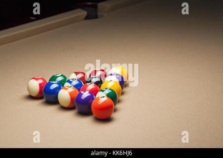 Vue sur la piscine boules sur table de billard Banque D'Images