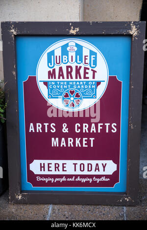 Un panneau à l'entrée du célèbre marché du Jubilé à Covent Garden, Londres. Banque D'Images