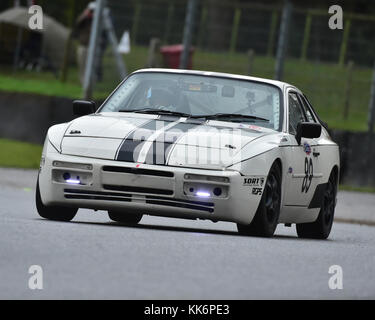 Aston Blake, joshua Waddington, Porsche 944 s2, future classics, course de nuit Réunion, classic sports car club, SCLC, novembre 2017, brands hatch, engla Banque D'Images