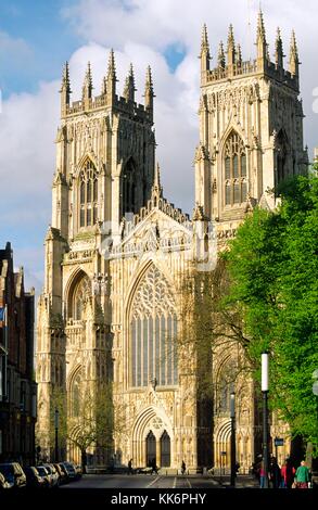 La cathédrale de York style gothique cathédrale de l'Église d'Angleterre dans la ville de New York. North Yorkshire, Angleterre. Façade ouest Banque D'Images