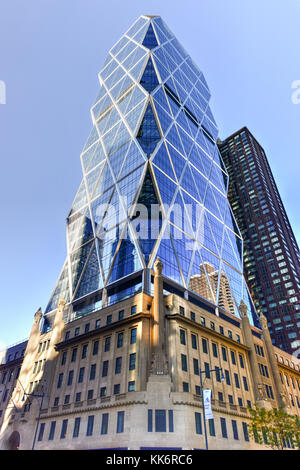 New York City - 6 novembre 2016 : Hearst Tower, le siège de la Hearst Corporation à new york. Banque D'Images