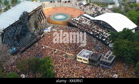 MIAMI, FL - 19 MARS : vue aérienne du Ultra Music Festival 2016 le 19 mars 2016 à Miami, Floride. Personnes : atmosphère Banque D'Images