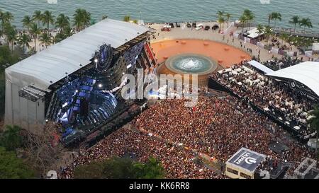 MIAMI, FL - 19 MARS : vue aérienne du Ultra Music Festival 2016 le 19 mars 2016 à Miami, Floride. Personnes : atmosphère Banque D'Images