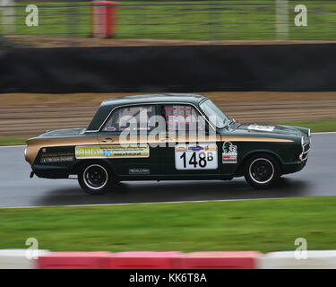 Alan hassell, Richard rowlands, Ford Cortina mk1 gt, balançant des années 60, série Classic Sports Car Club, SCLC, novembre 2017, brands hatch, Angleterre, Ken Banque D'Images