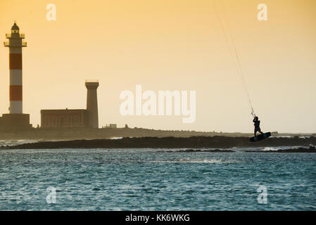 Kiters sauter, Fuerteventura, îles canaries Banque D'Images