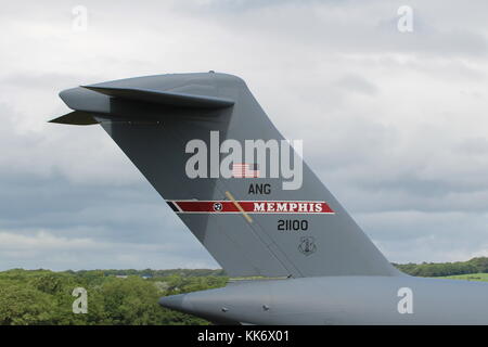 02-1100, un Boeing C-17A Globemaster III exploité par la United States Air Force's 164e Airlift Wing, à l'aéroport de Prestwick en Ayrshire. Banque D'Images