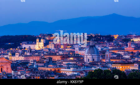 Panorama des églises et les dômes à Rome, Rome, Italie Banque D'Images