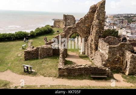 Le château de Hastings a été le premier château de Norman motte et bailey à être construit ici par William le Conquérant. Dans le château est la pierre tombée de t Banque D'Images