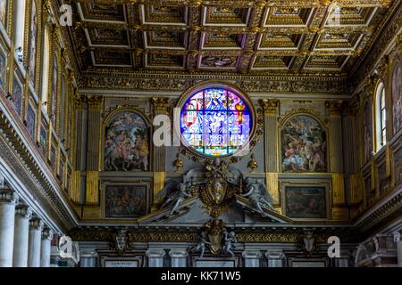 Plafond et rose vitrail de la Basilique de Santa Maria Maggiore à Rome, Italie, Europe Banque D'Images